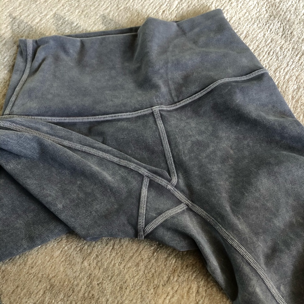❣️ SOLD - Lululemon Wunder Under Washed Luna - Picture 4 of 7